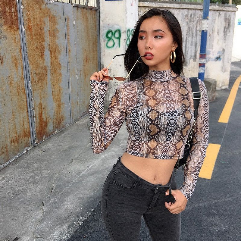 Camiseta de manga larga semitransparente y cuello alto con estampa de reptil Camisetas manga larga Tops El Vestidor de Carlota